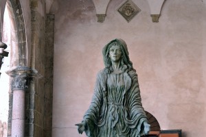 Statua Madonna in ingresso Duomo di Monreale